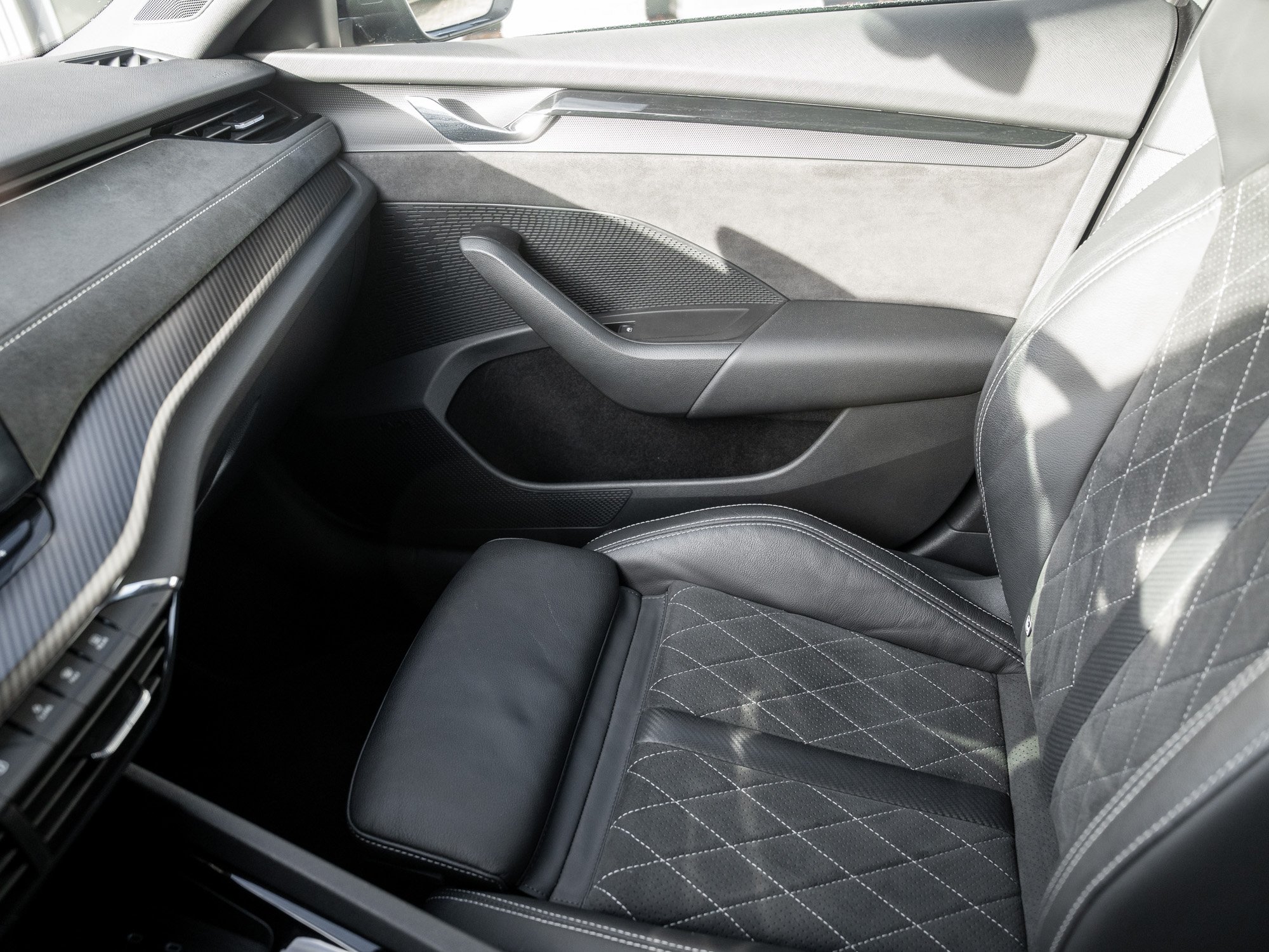 Skoda - OCTAVIA C. RS 2.0 TSI DSG DCC AHK Kam. Navi Pano_16