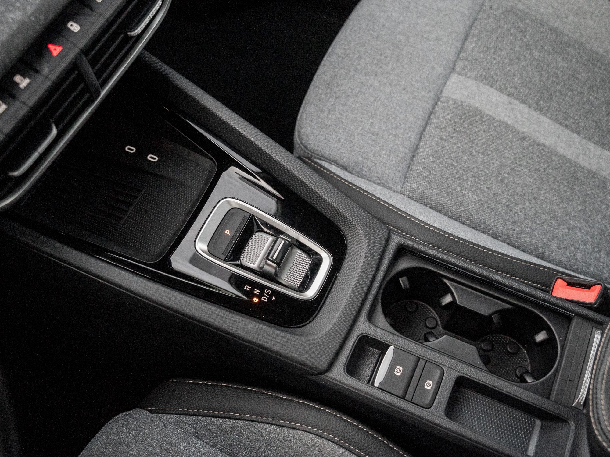 Skoda - OCTAVIA C. TOUR 2.0 TDI DSG AHK Navi Pano 360 SD_14