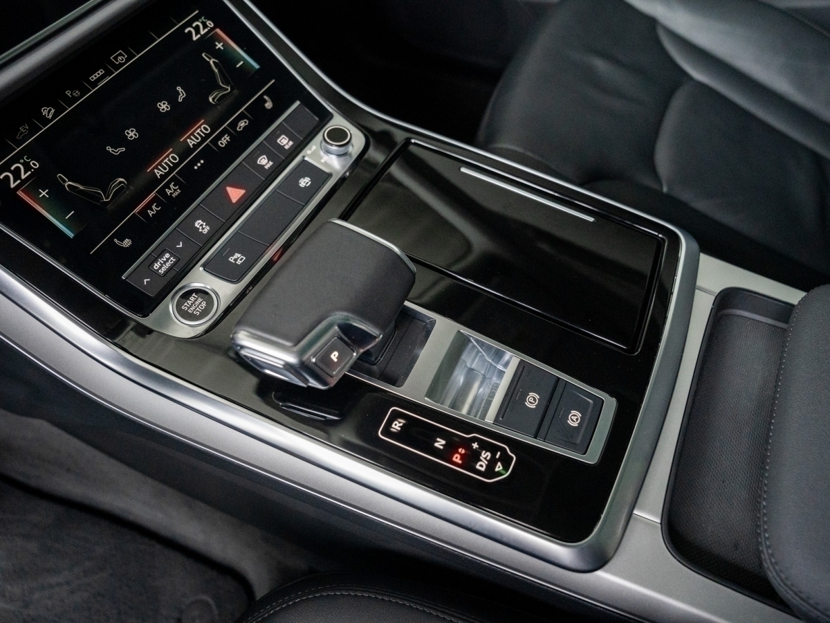 Audi - Q8 SUV TFSI e 55 TFSI e quattro 280(381)  tiptronic_13