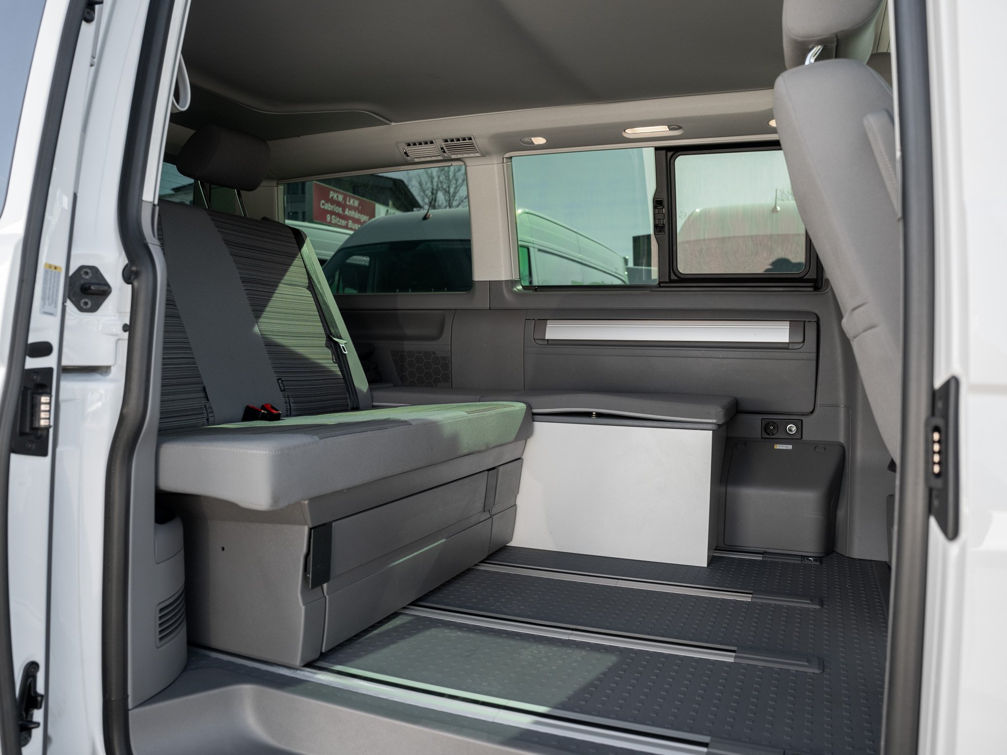 VW - T6.1 California Beach AIFSTELLDACH+STANDH+LED_28
