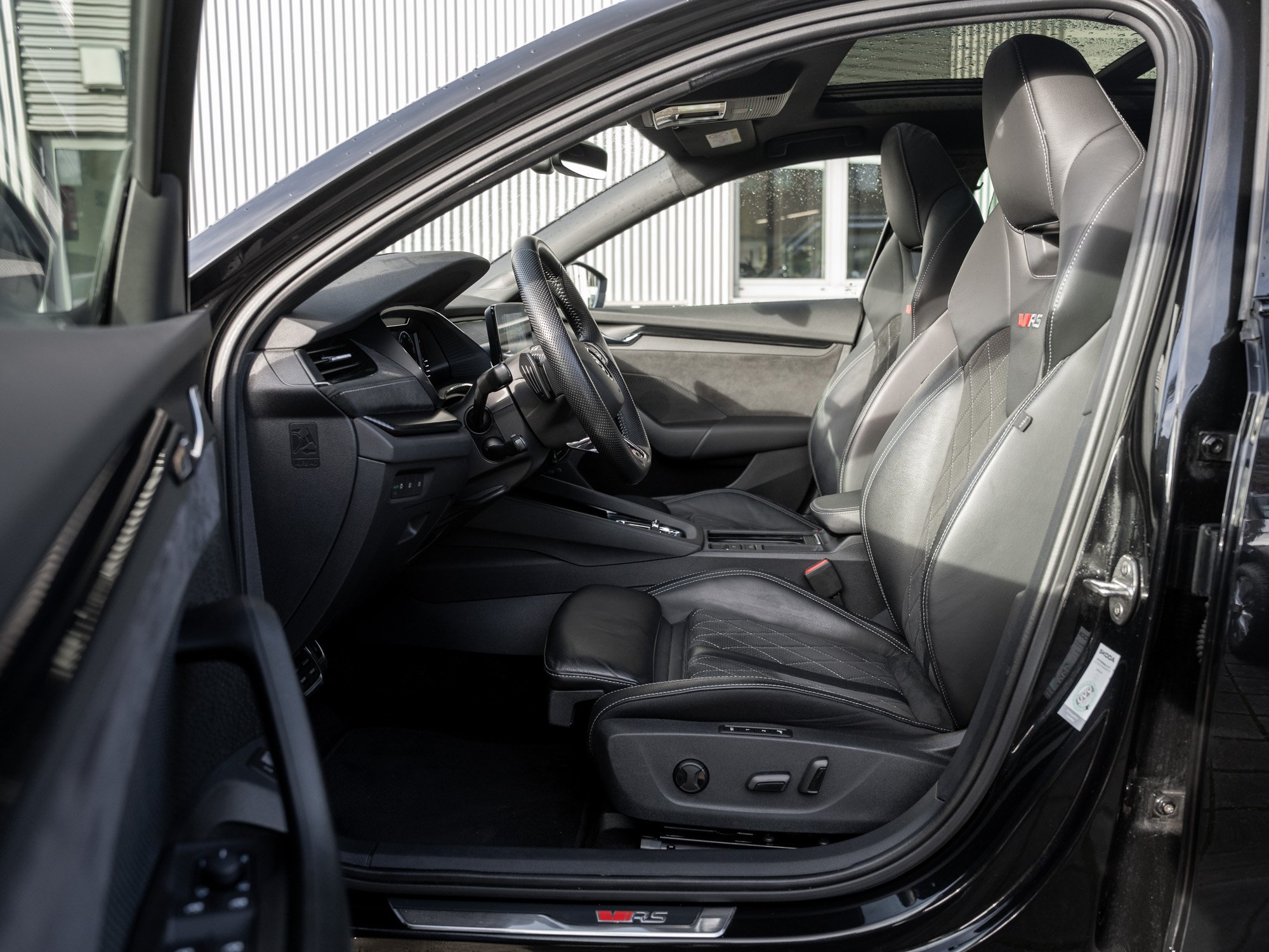 Skoda - OCTAVIA C. RS 2.0 TSI DSG DCC AHK Kam. Navi Pano_28