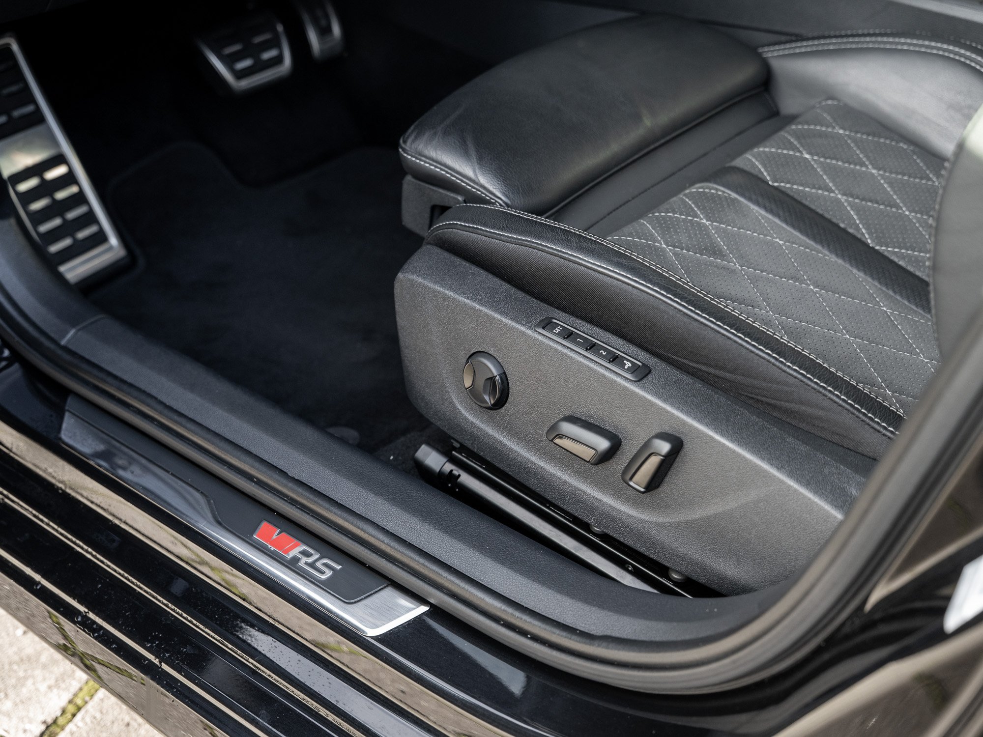 Skoda - OCTAVIA C. RS 2.0 TSI DSG DCC AHK Kam. Navi Pano_24