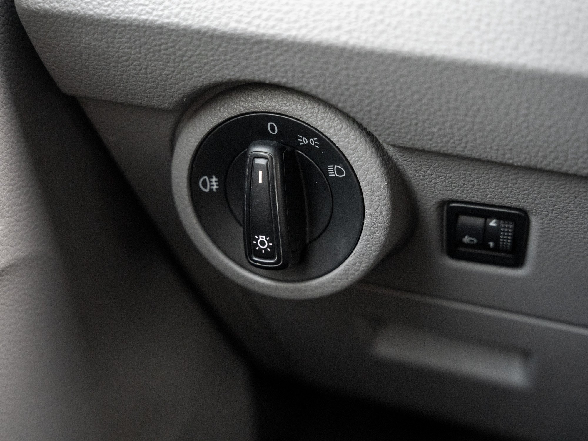 VW - T6.1 Transporter Kasten KR AHK PDC_10