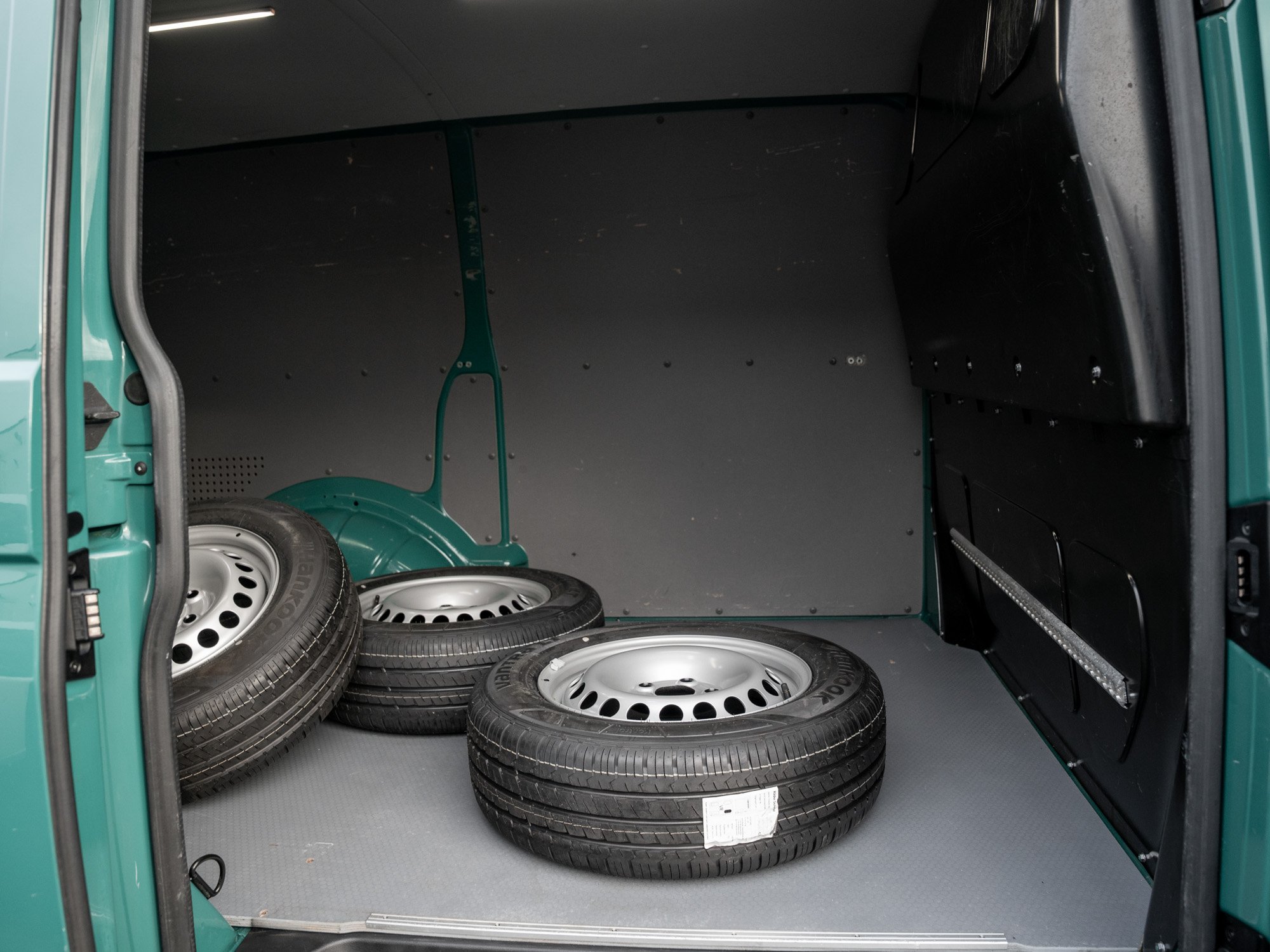 VW - T6.1 Transporter Kasten KR AHK PDC_16