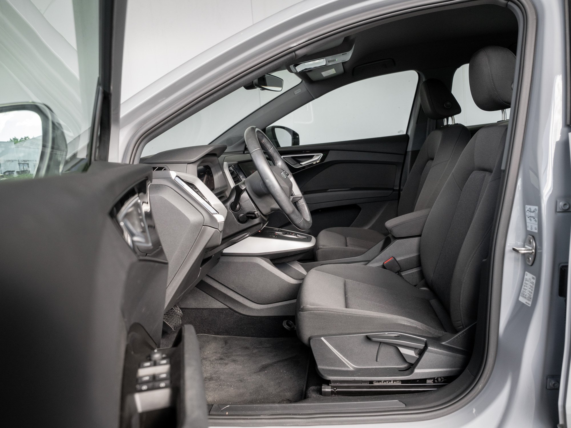 Audi - Q4 e-tron 35 e-tron 125 kW STH HUD SpurH KlimaA_25