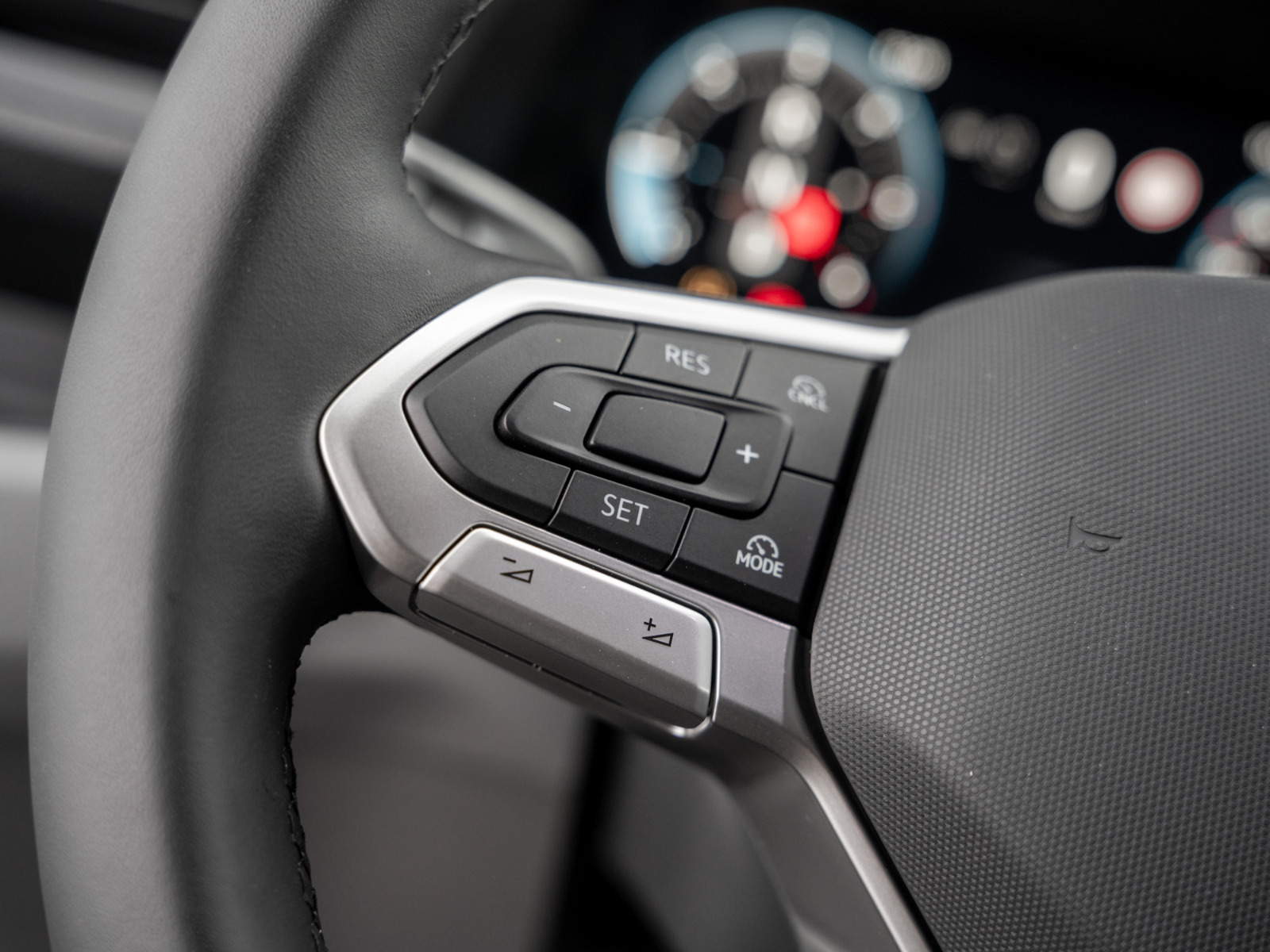 VW - Crafter 2.0 TDI 4MOTION Kasten 35 mittellang AHK_14