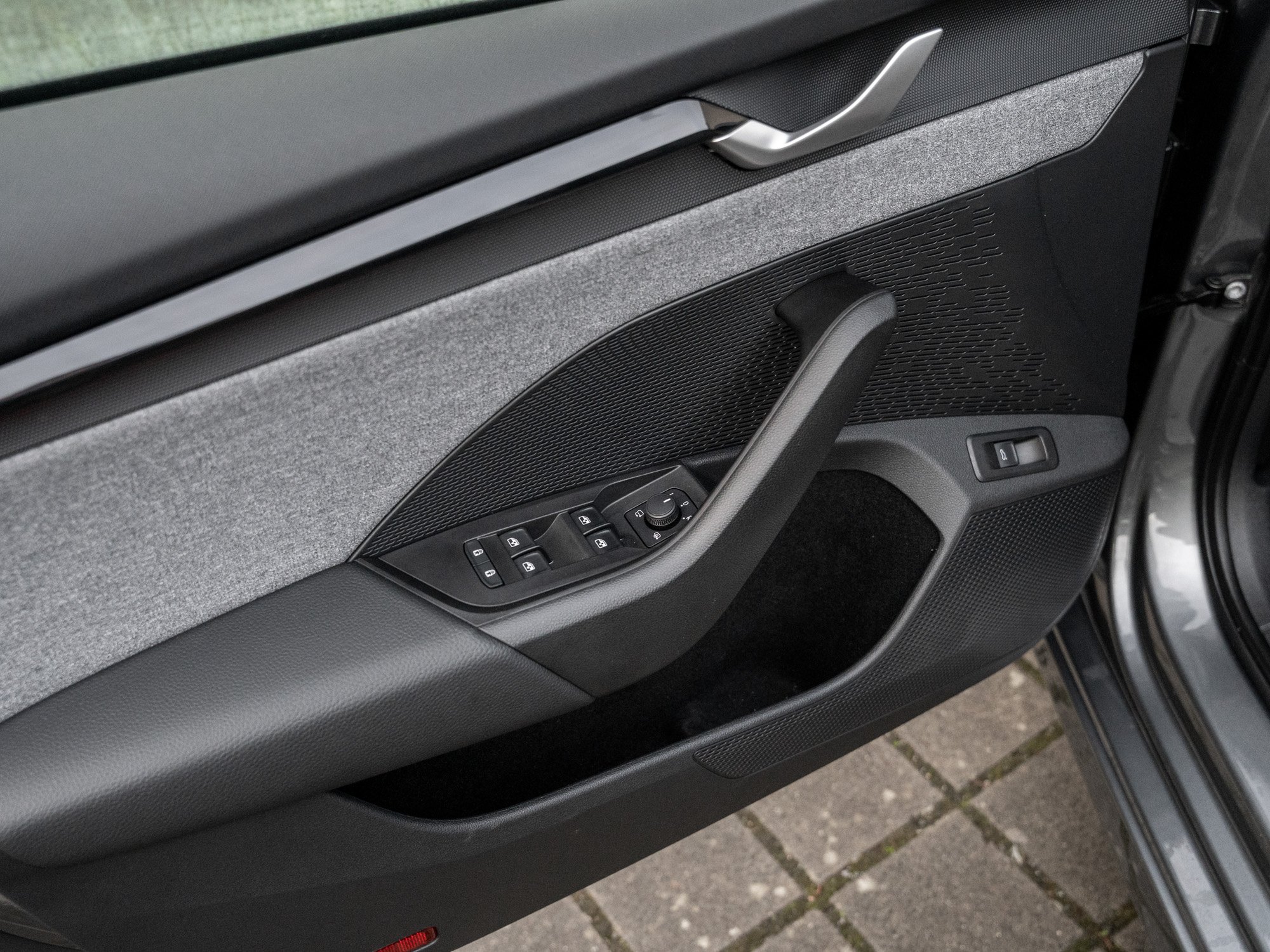 Skoda - OCTAVIA C. TOUR 2.0 TDI DSG AHK Navi Pano 360 SD_20