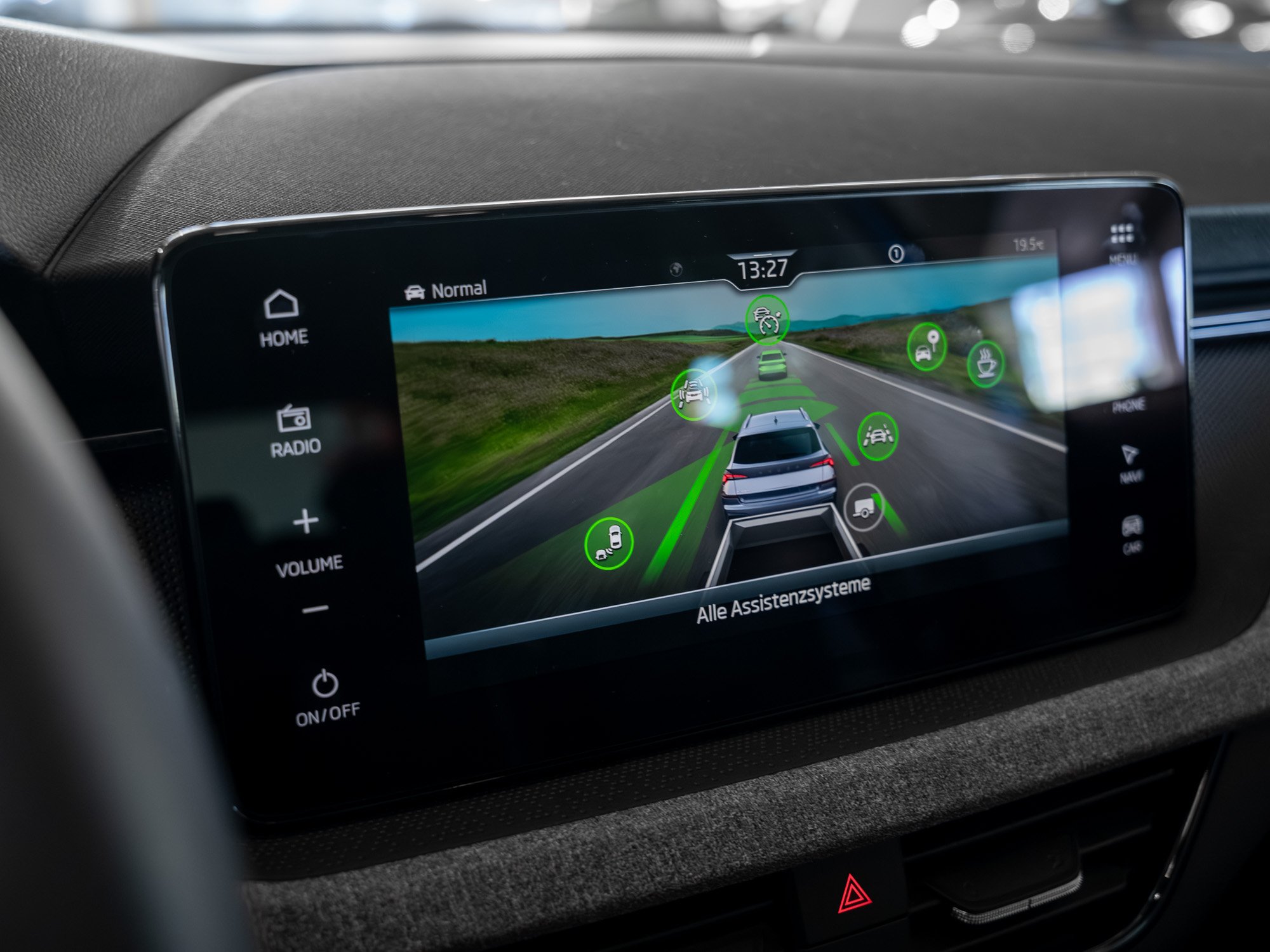 Skoda - Kamiq 1.5 TSI Tour AHK Kam. Navi Virtual ACC LED_6