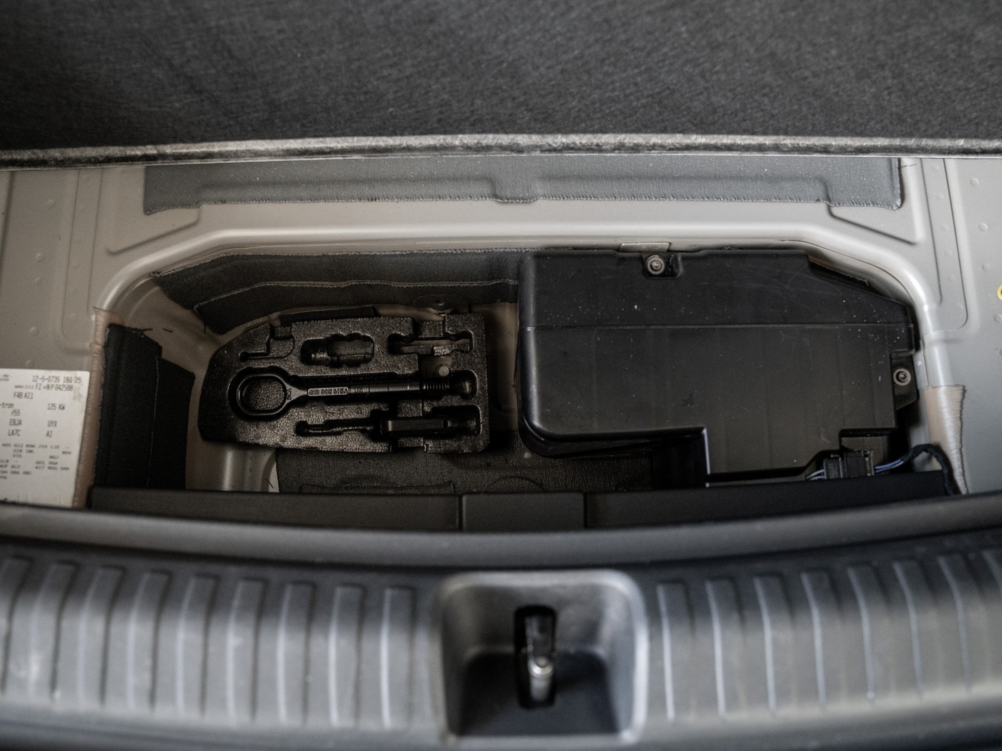 Audi - Q4 e-tron 35 e-tron 125 kW STH HUD SpurH KlimaA_20