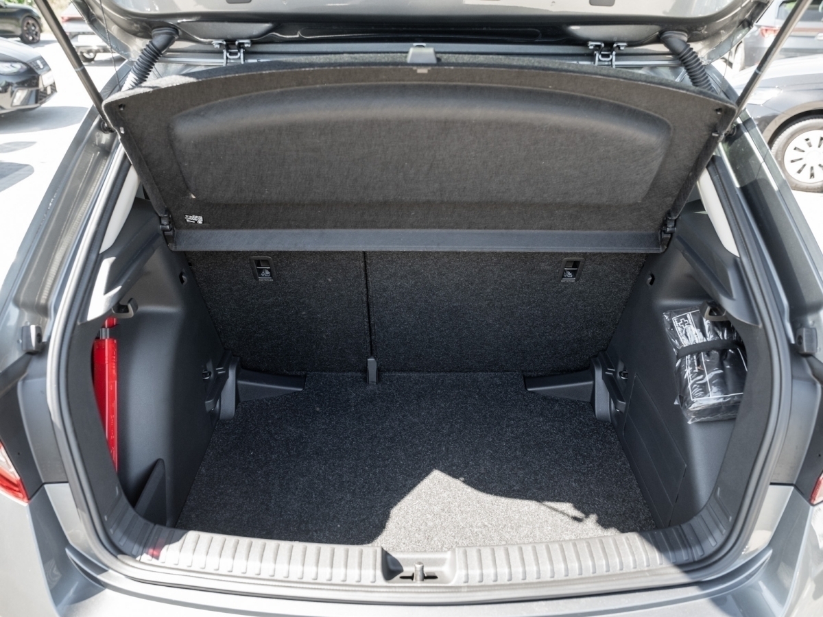 SKODA - FABIA SELECTION 1.0 MPI 5-GANG SpurH SoundSys_19