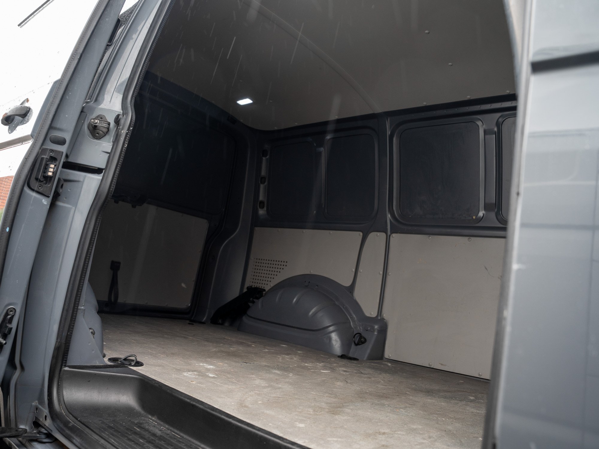 VW - Crafter 2.0 TDI 4MOTION Kasten 35 mittellang AHK_11