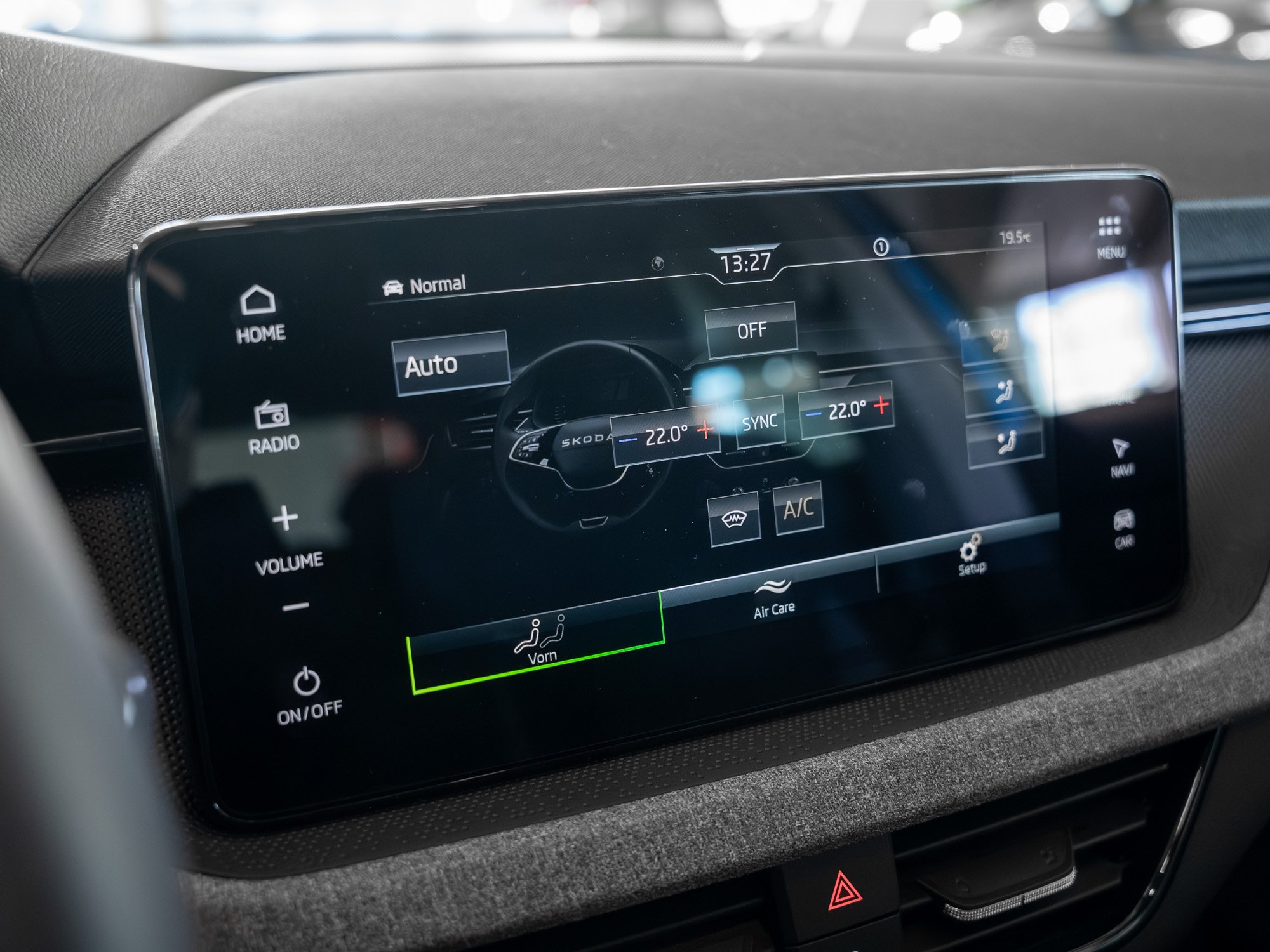 Skoda - Kamiq 1.5 TSI Tour AHK Kam. Navi Virtual ACC LED_9