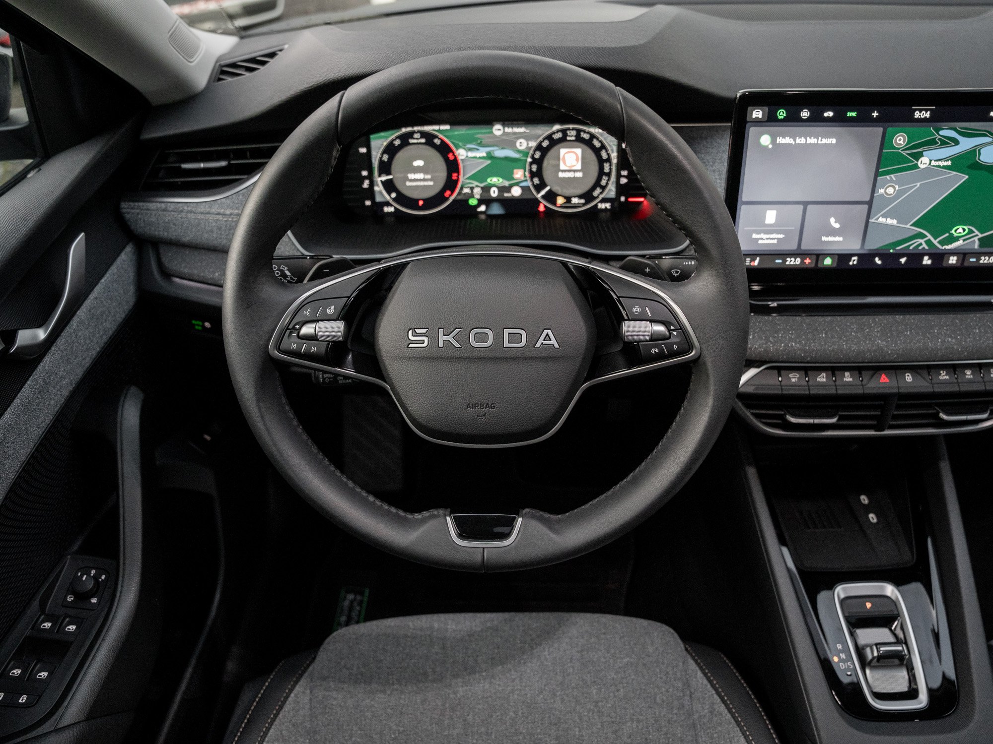 Skoda - OCTAVIA C. TOUR 2.0 TDI DSG AHK Navi Pano 360 SD_2