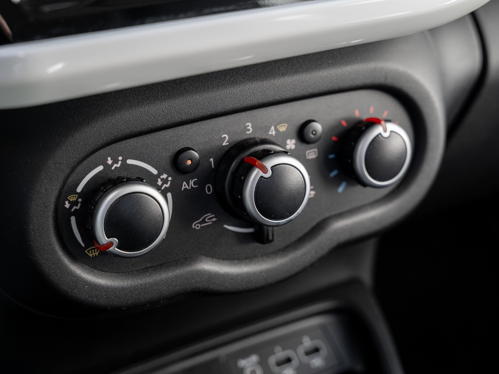 Renault - TWINGO 1.0 SCE 65 LIMITED SoundSys Facelift_8