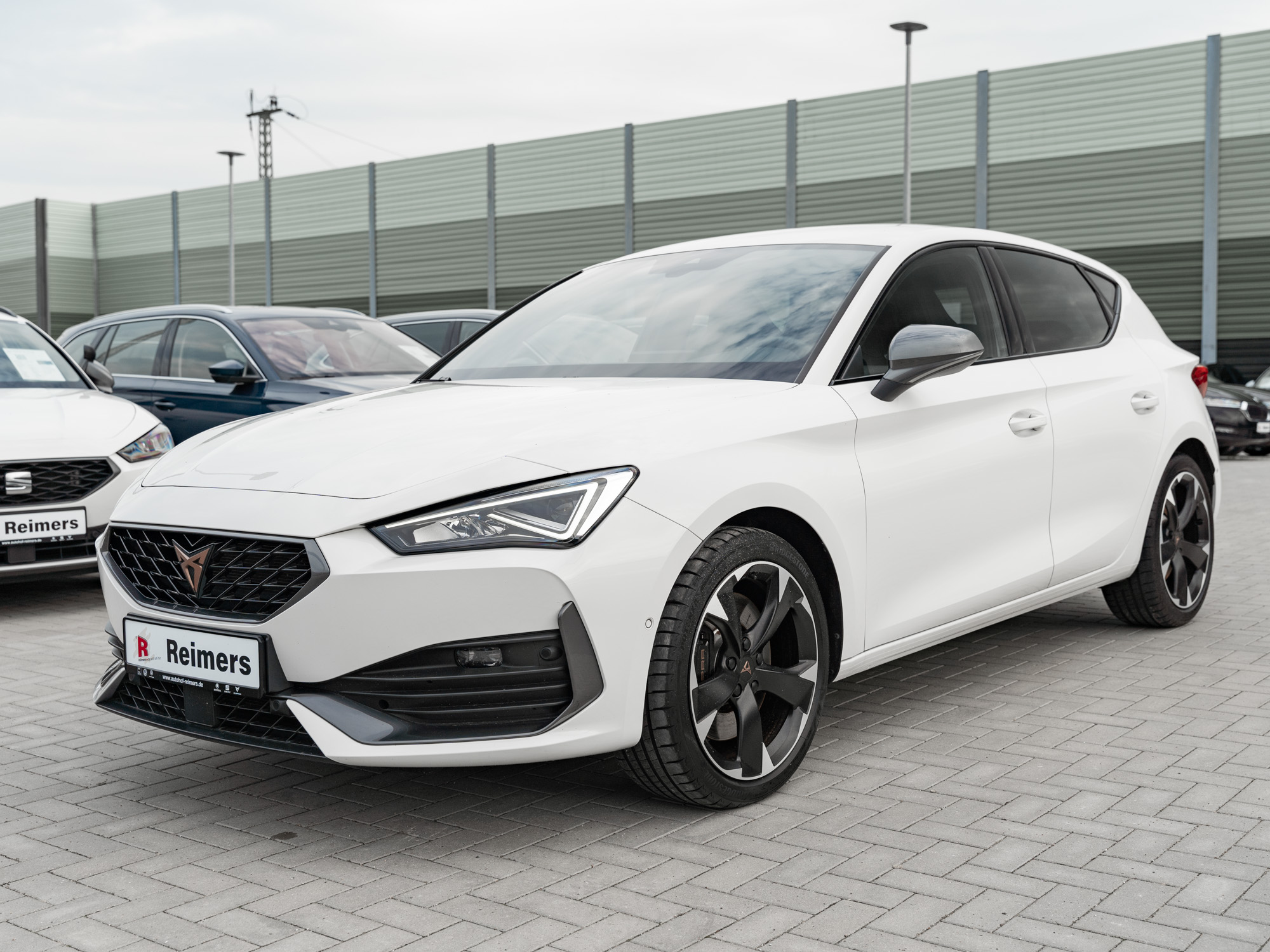 CUPRA LEON 2.0 TSI DSG FLA SpurH LM KeyLess SoundSys