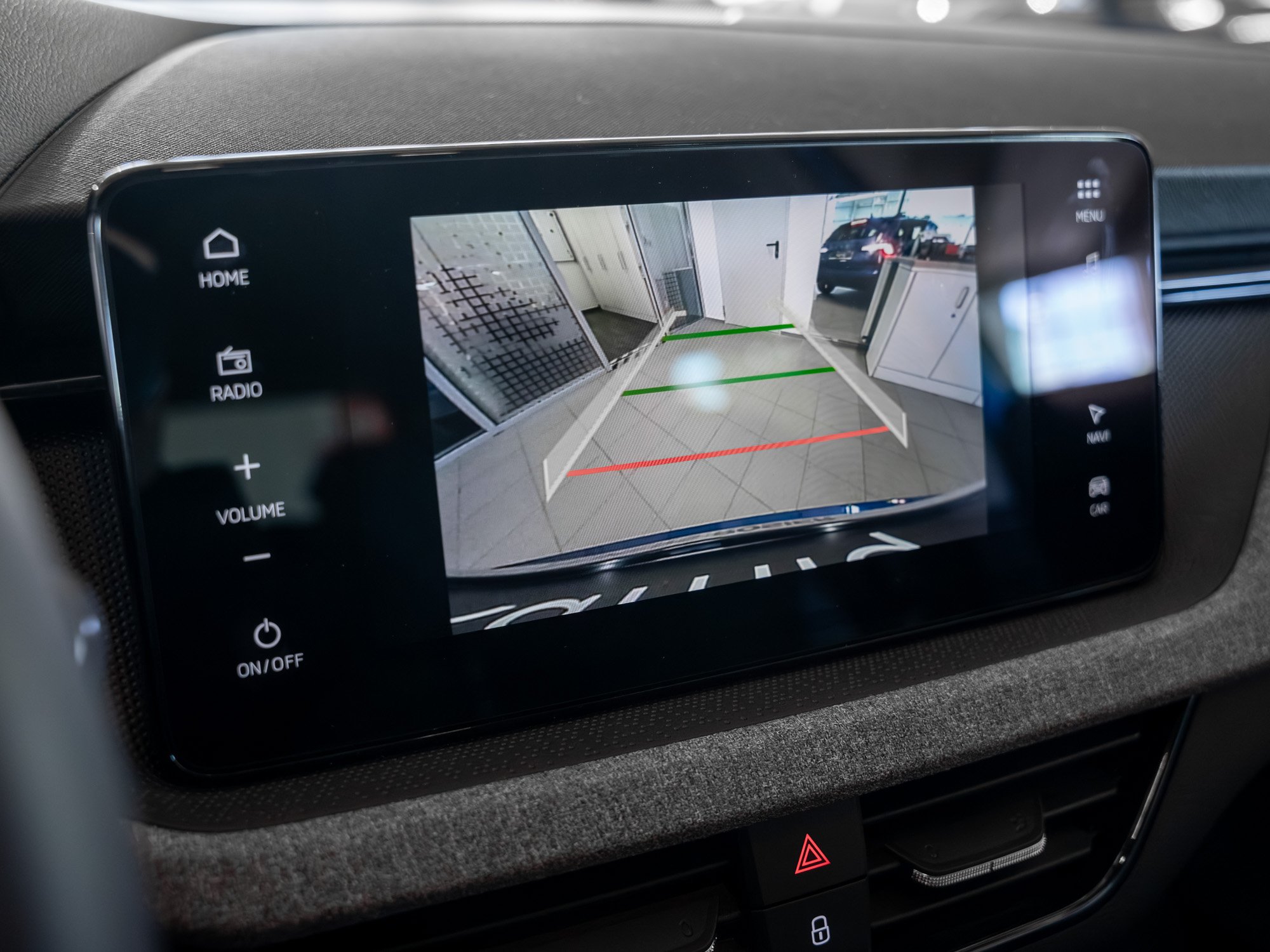 Skoda - Kamiq 1.5 TSI Tour AHK Kam. Navi Virtual ACC LED_8